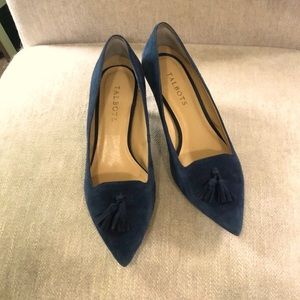 Talbots size 7 navy suede kitten heel